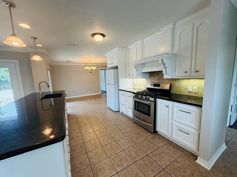 5080 Browning Dr — Photo 3