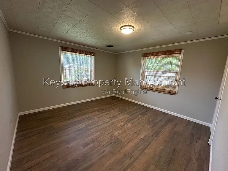 528 Grant Ave — Photo 5