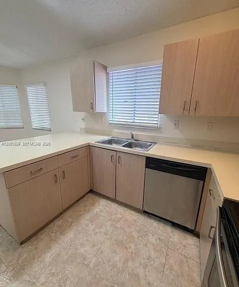 1034 W Jasmine Ln — Photo 4