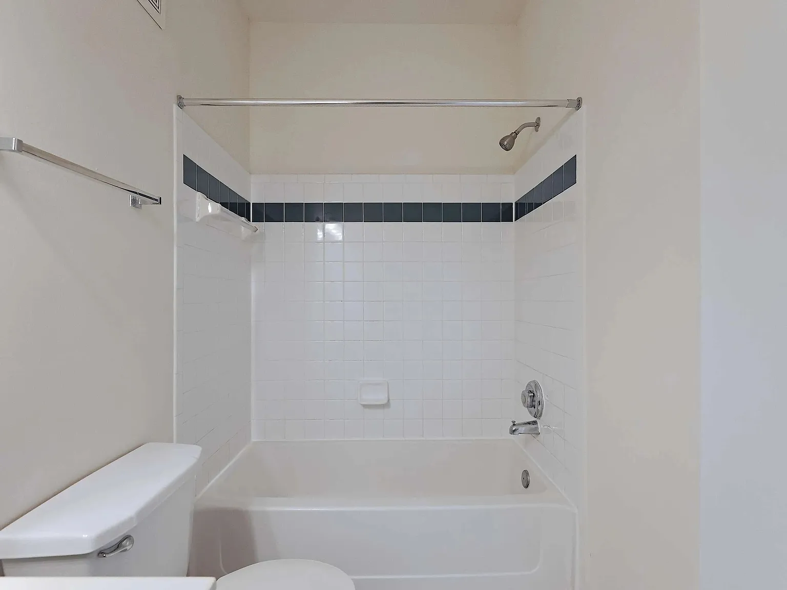 2 bed, 1295 sqft, $1,470 — Photo 3