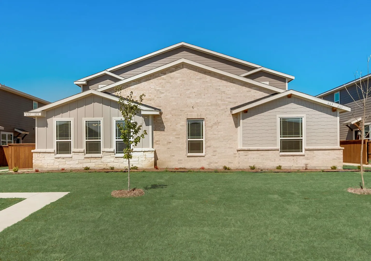 Available Now! Gorgeous 2 Bedroom 2 Bath Four Plex Located In Midlothian Isd! — Photo 1