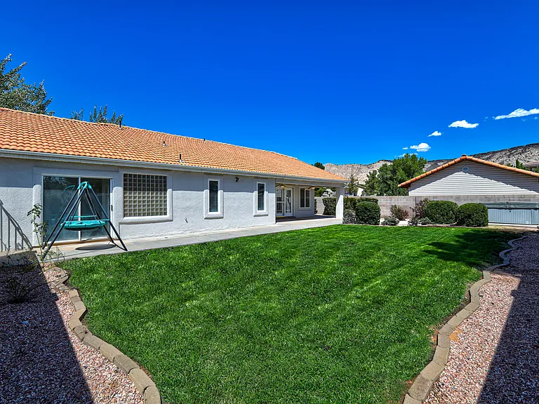 1545 W 5650 N — Photo 42