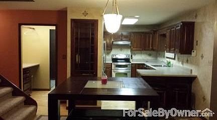 Kitchen
						:
						All stainless steel appliances stay, solid wood floors.