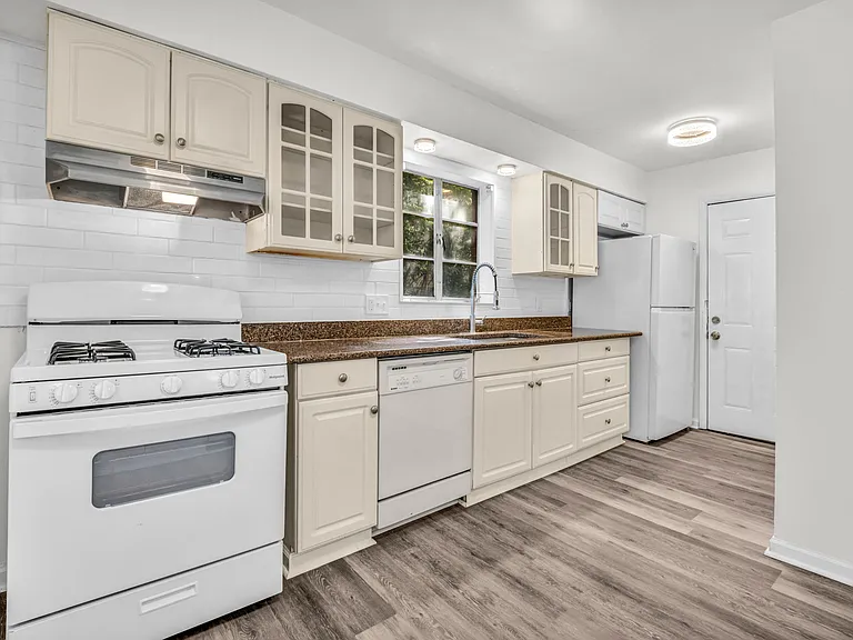 1787 Tanglewood Dr — Photo 9