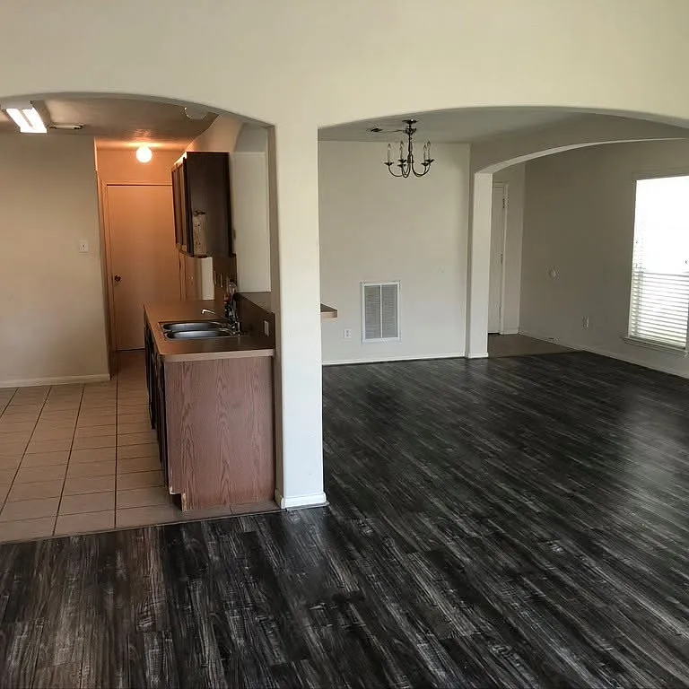 3 bed, 2.5 bath, 1622 sqft, $1,700 — Photo 2