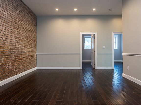 2nd image of 208 Calyer St #1ST3BRA