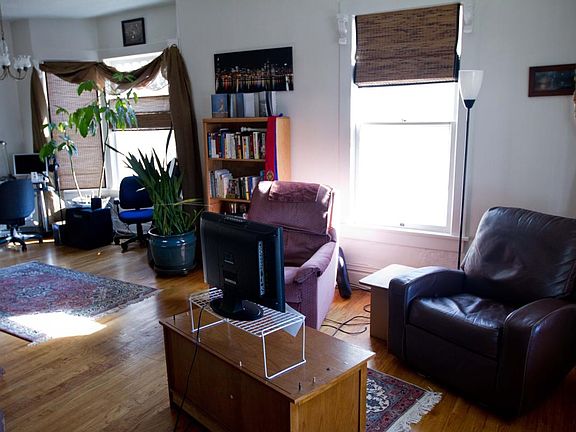 5th image of 319 S 11th St