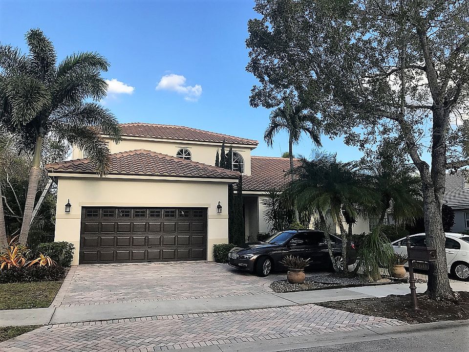 1st image of 360 Montclaire Dr