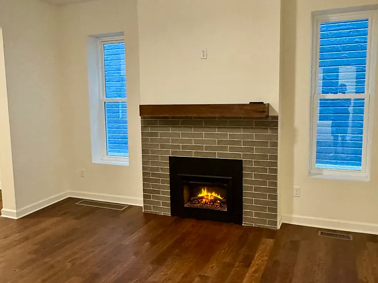 1321 Forsythe Ave — Photo 4