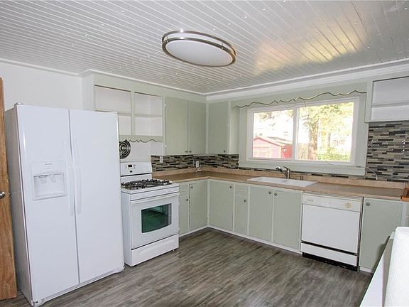 2nd image of 17 E 2nd St