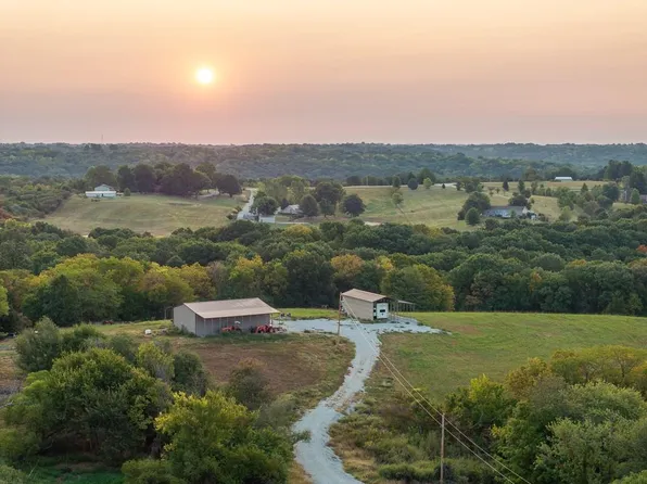 Perry Rd, Excelsior Springs, MO 64024