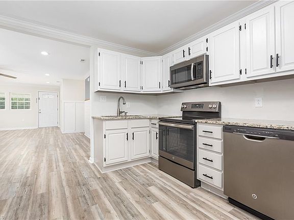 3rd image of 1329 Rivercrest Dr