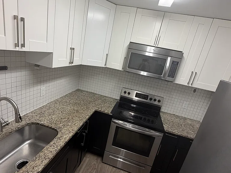 4061 NW 9th Ave #204 — Photo 2