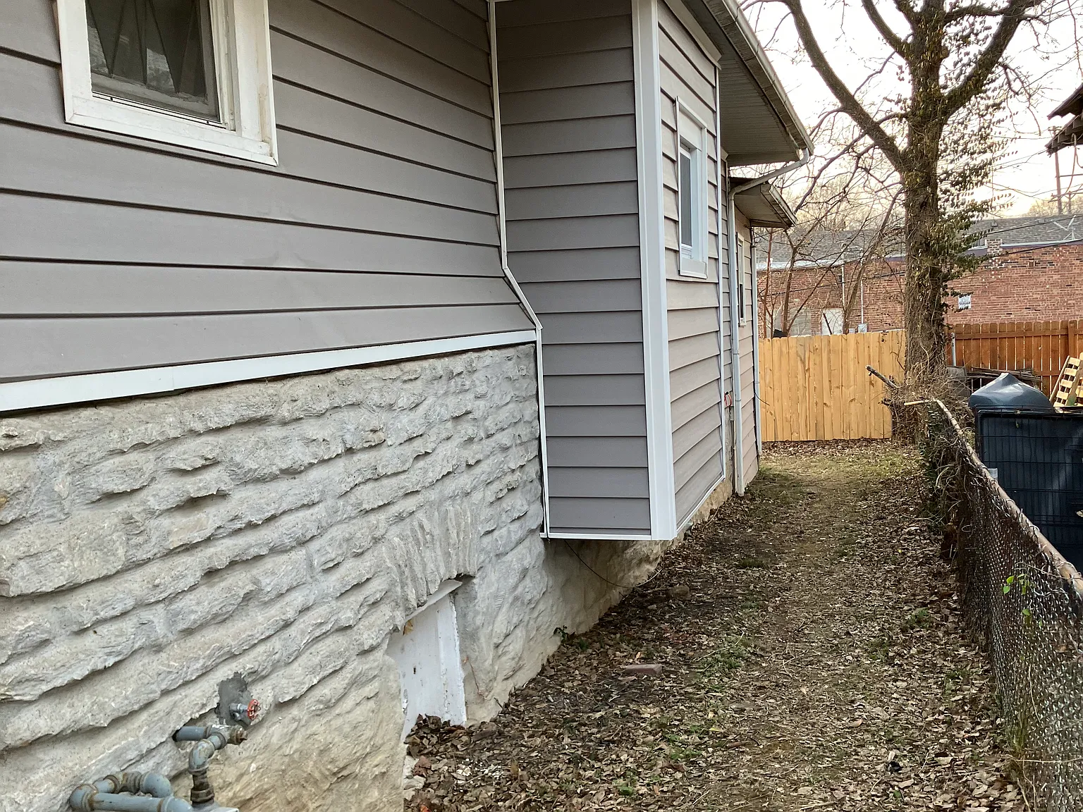 3 bed, 826 sqft, $1,300 — Photo 4