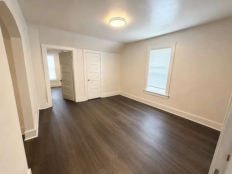 1112 Wisconsin Ave — Photo 4