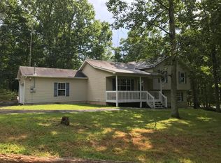 108 Ski Way Dr, Henryville, PA 18332