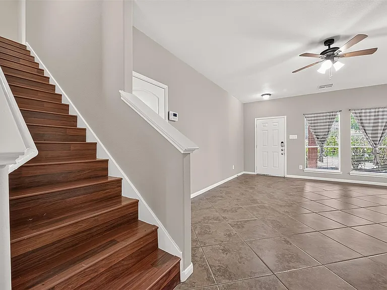 2110 Castle Gardens Ln — Photo 12
