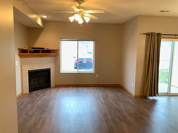2nd image of 909 7th Ave SE Unit 1