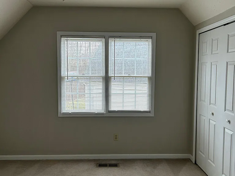 205 Stratford Rd — Photo 14