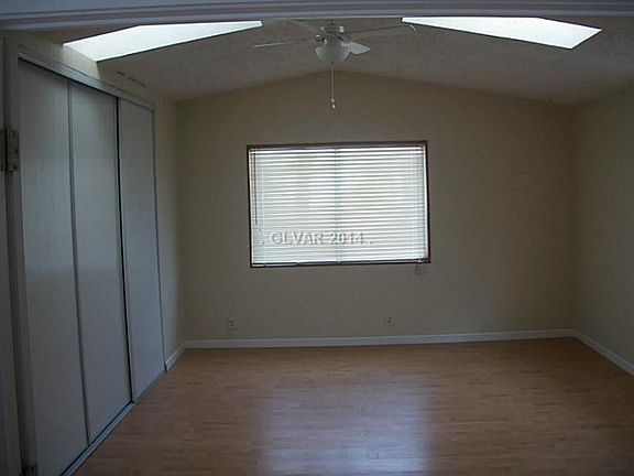 3rd image of 3994 Belhaven St