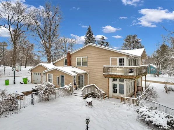 2009 Noble Rd, Oxford, MI 48370