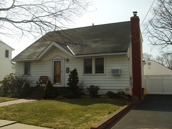 2nd image of 106 Sullivan Ave