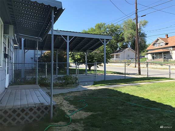 Single carport for cover parking.