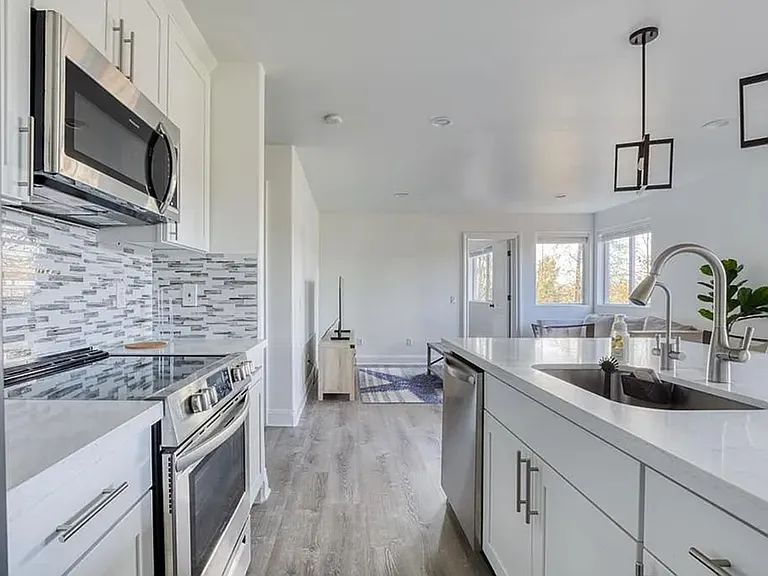 10951 SE 62nd St — Photo 3