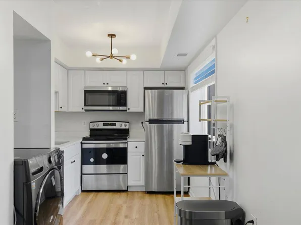 3330 S 28th St APT 204, Alexandria, VA 22302