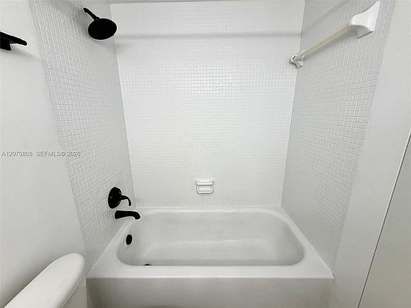 5th image of 1200 West Ave APT 1002