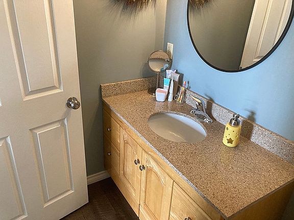 Main bathroom 