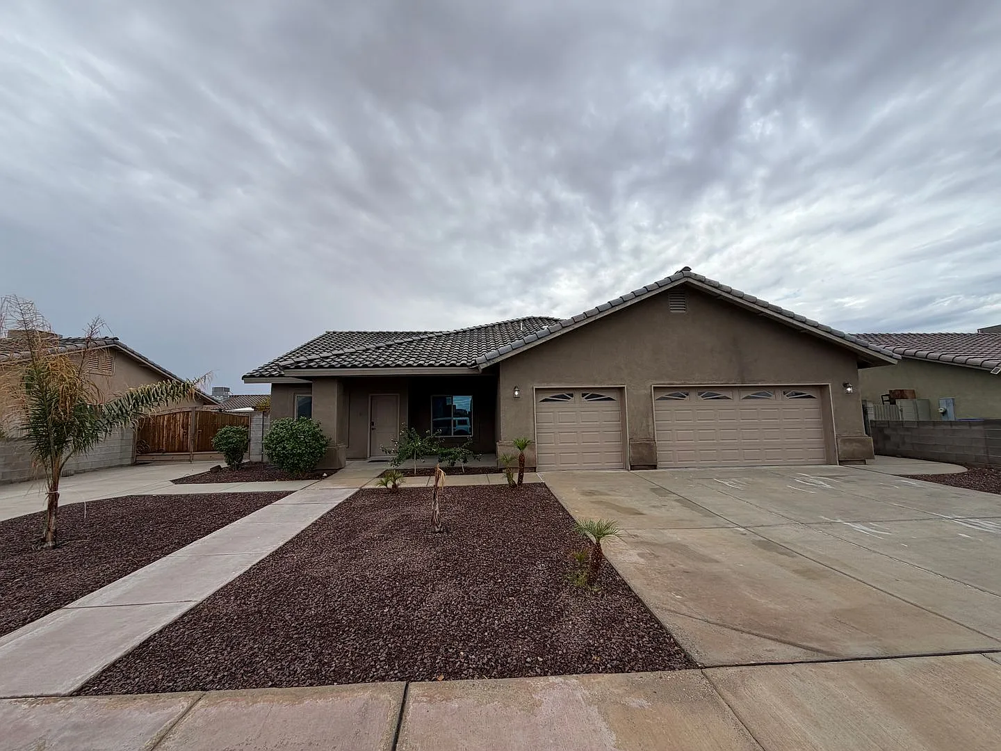 4 Bedroom Home! — Photo 1
