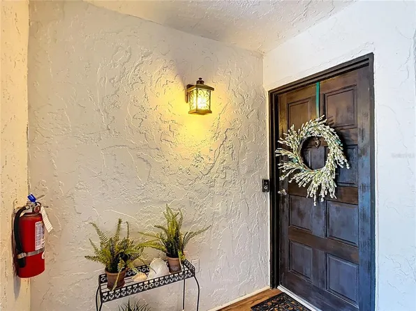 225 Country Club Dr APT E246, Largo, FL 33771