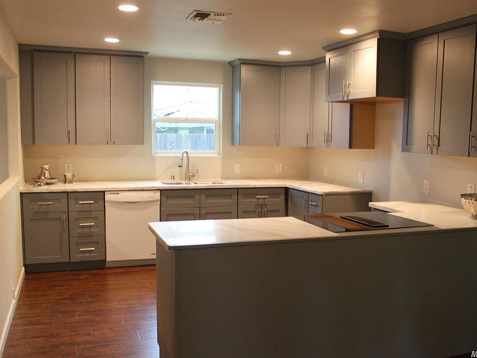 2nd image of 508 Laurel Ln
