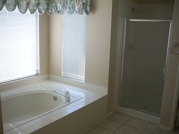 Deep tub for some relaxation...