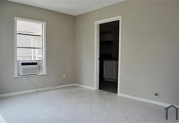 2nd image of 804 Pearl St #2