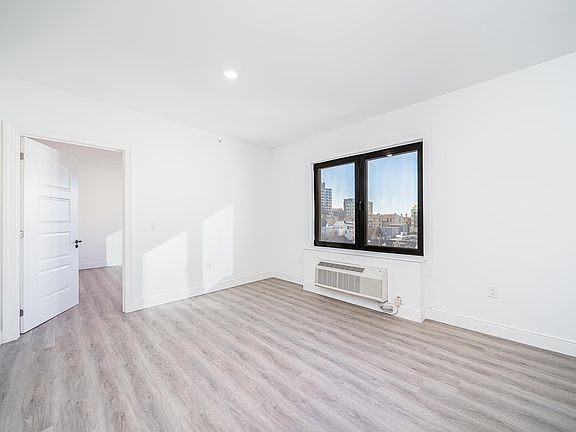 2nd image of 211 Baldwin Ave #407