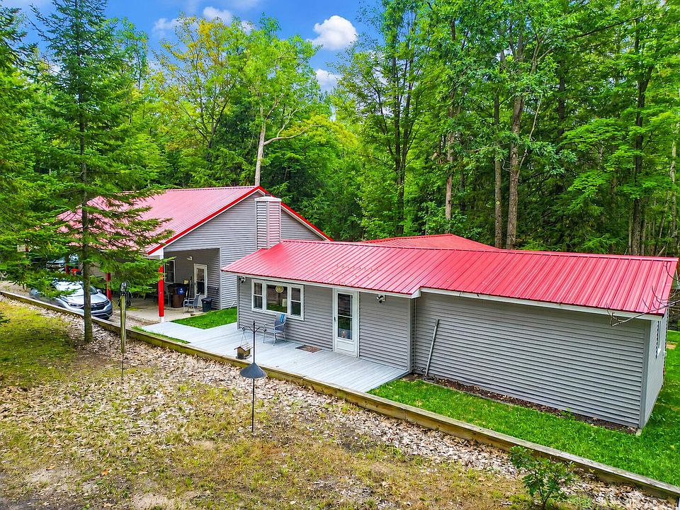 1st image of 527 Eagles Nest Rd