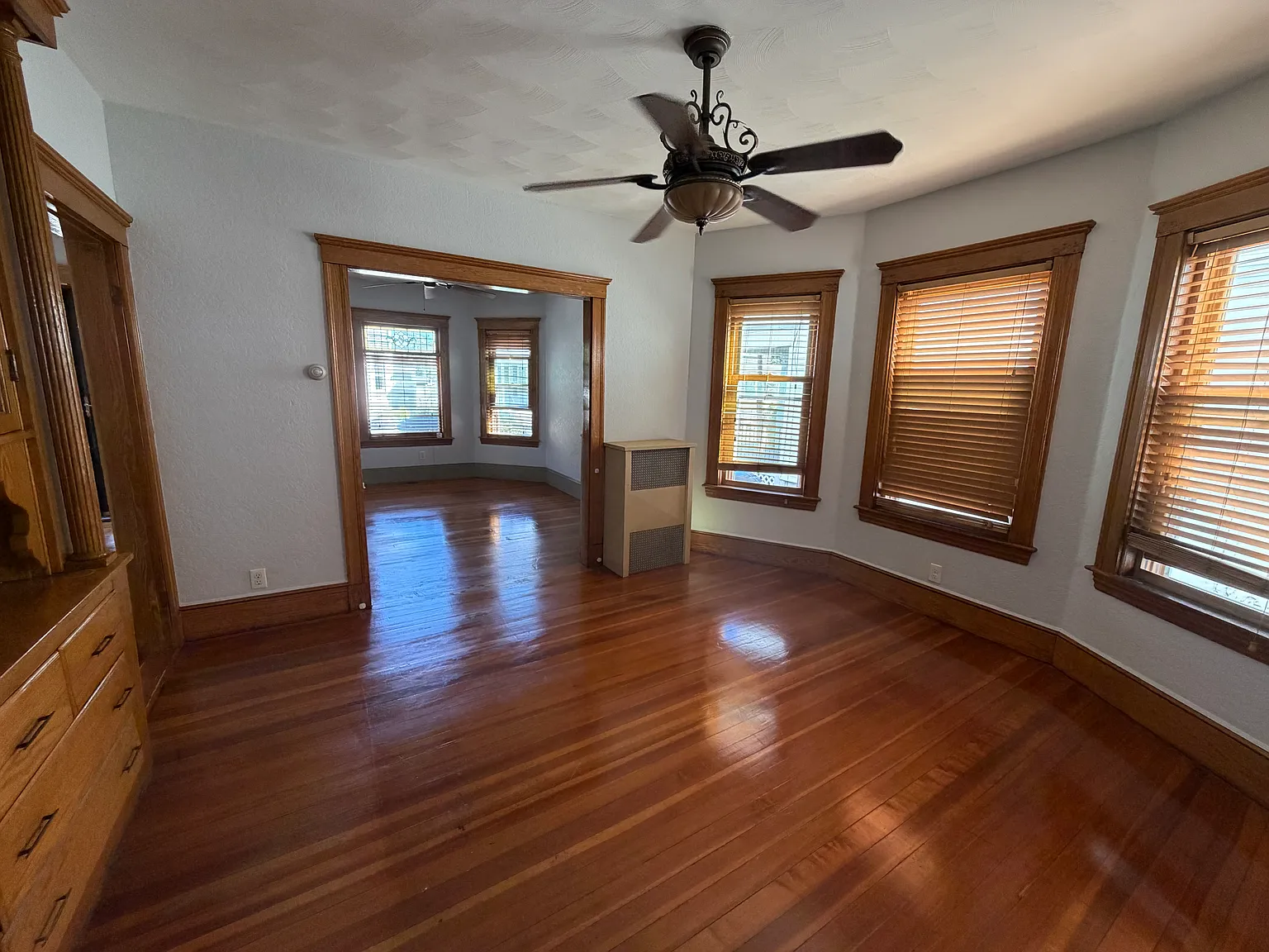 2 bed, 1000 sqft, $3,000 — Photo 3