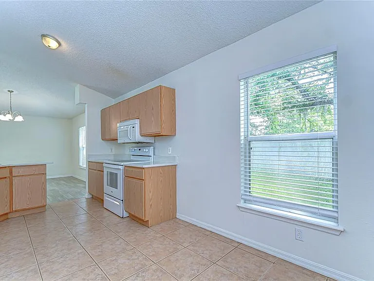 18303 Elmhurst Ln — Photo 10