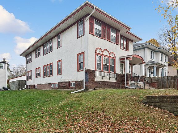 3rd image of 922 Queen Ave N