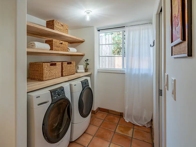 1312 E Gutierrez St #B — Photo 9
