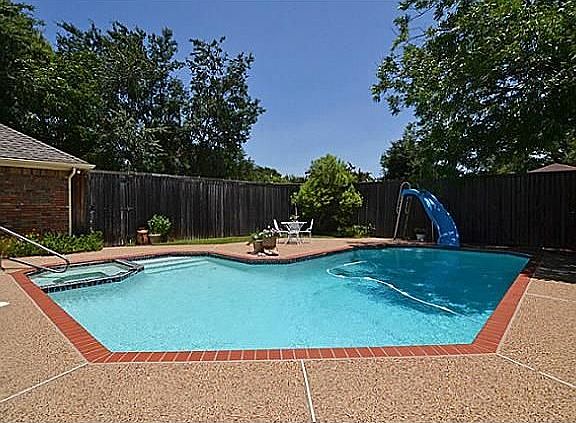 2nd image of 2518 Cresthaven Dr