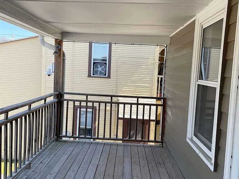 38 1/2 Grant St #38-1/2 — Photo 3