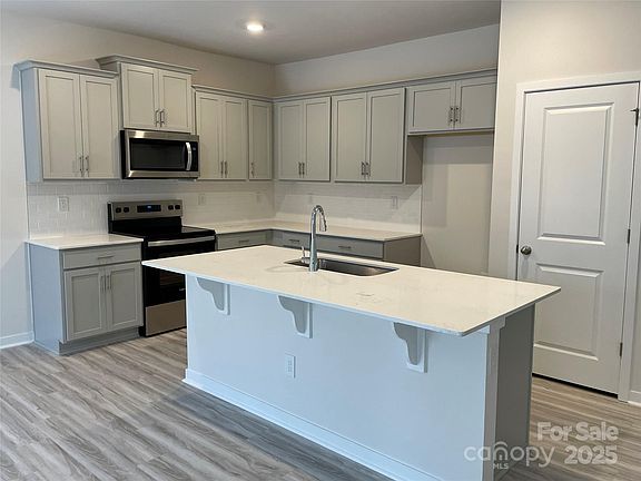 5th image of 404 Brinkley Dr #141