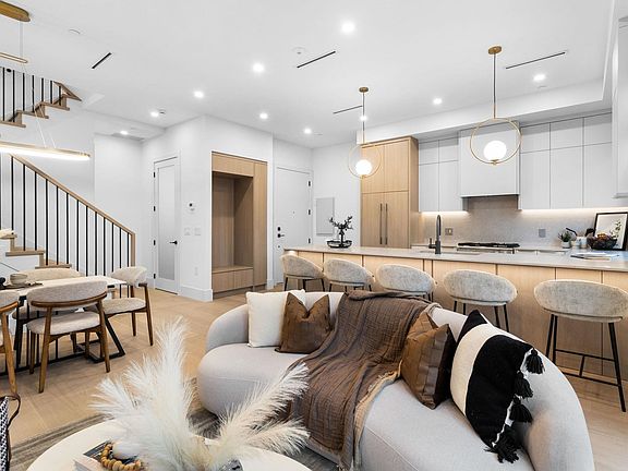4th image of 3275 Graveley St #2