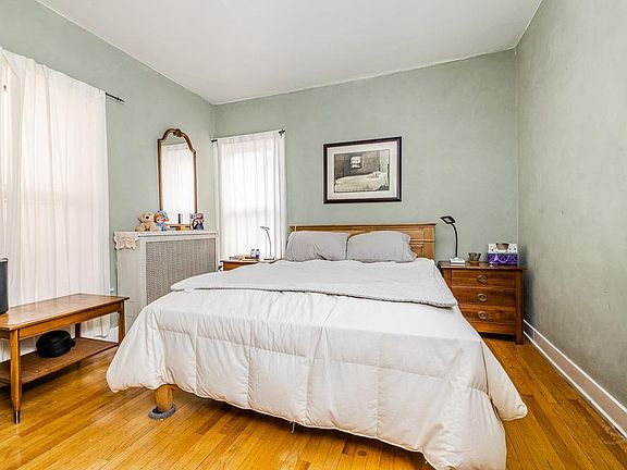 4th image of 309 Chicago Ave #2