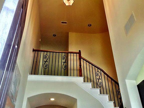 3rd image of 10260 Ashburn Dr