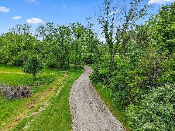 3rd image of 5653 Chenoweth Rd