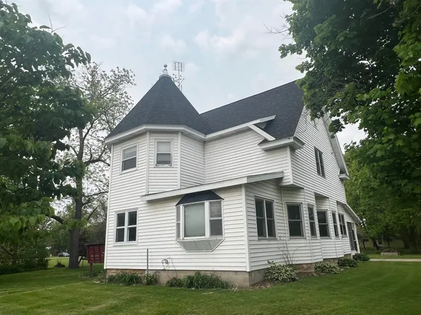 101 West St, Blue River, WI 53518